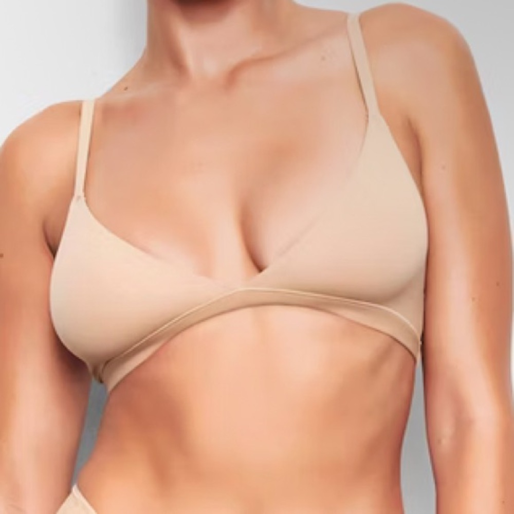 SKIMS FITS EVERYBODY TRIANGLE BRALETTE